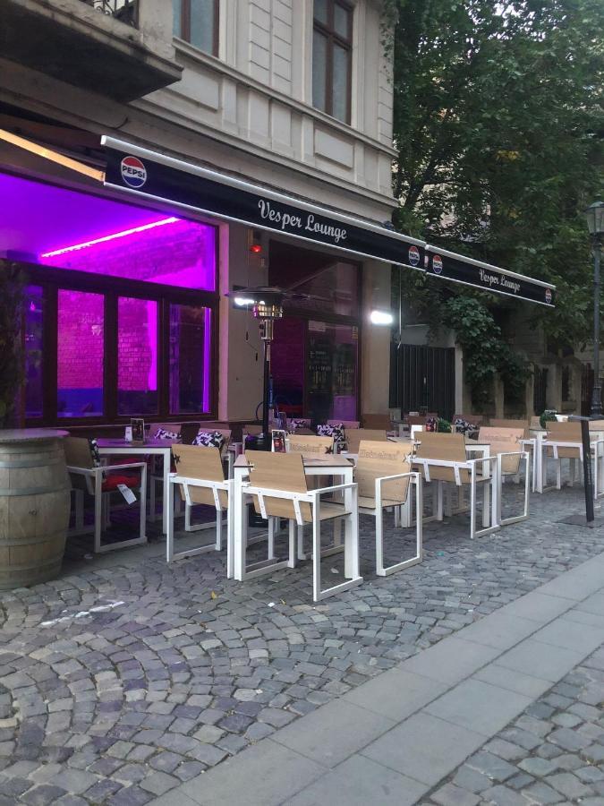 Old Town Bar Apartments On Street Tonitza Бухарест Экстерьер фото
